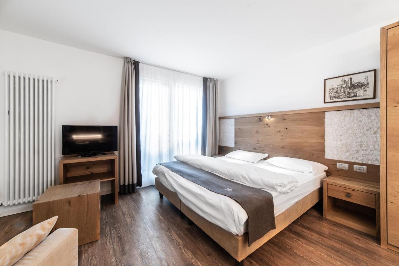 ואסון Hotel Montana מראה חיצוני תמונה