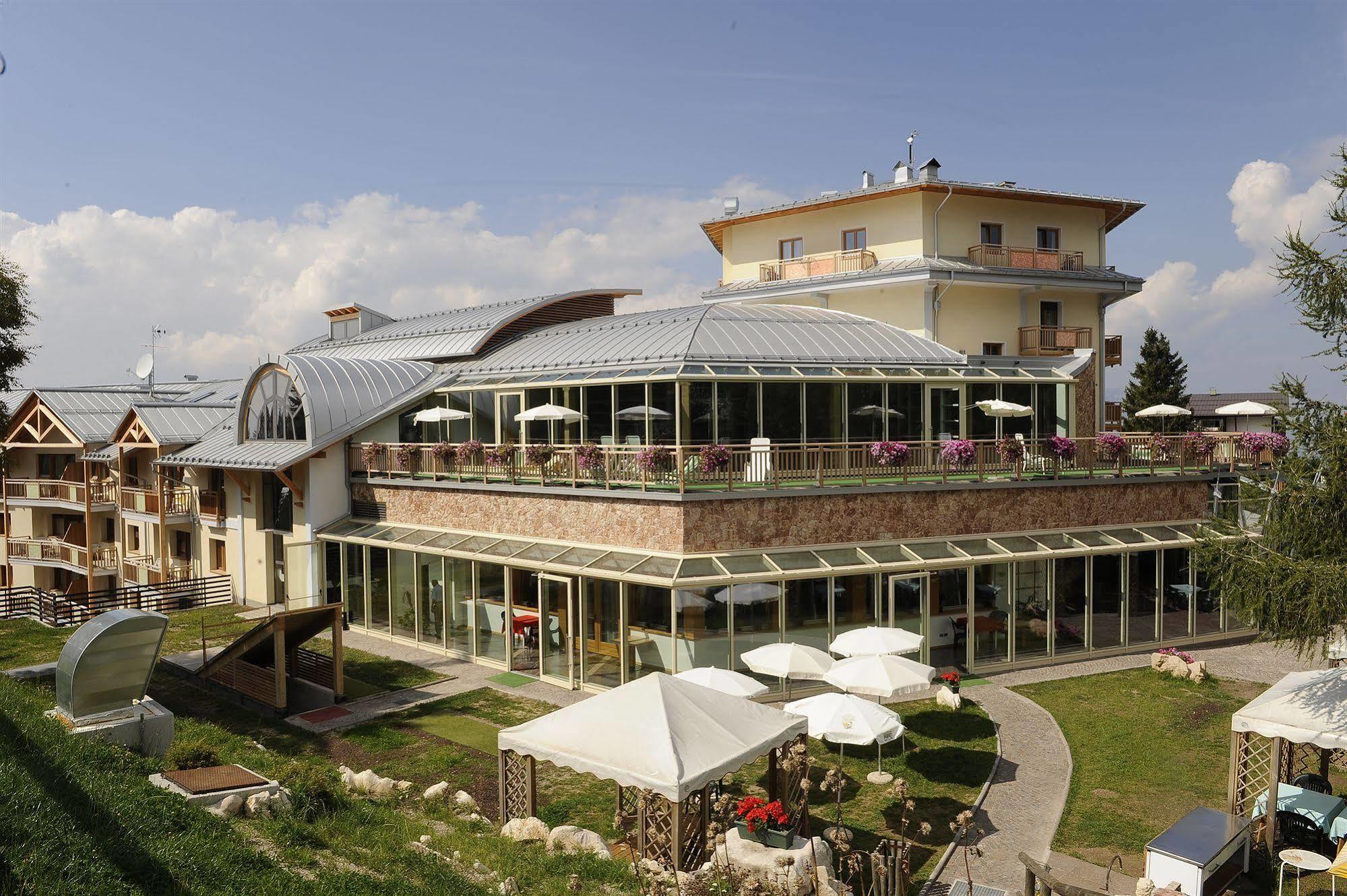 ואסון Hotel Montana מראה חיצוני תמונה