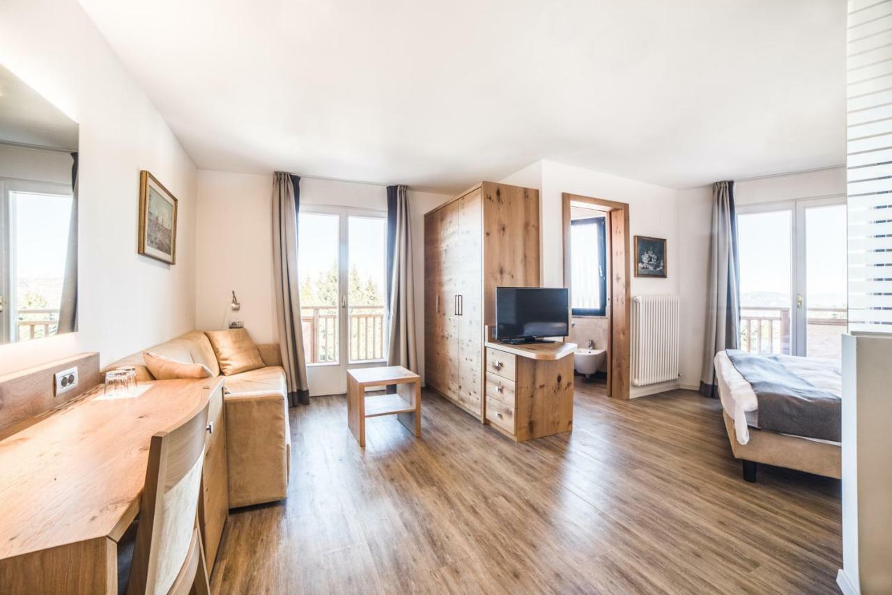ואסון Hotel Montana מראה חיצוני תמונה