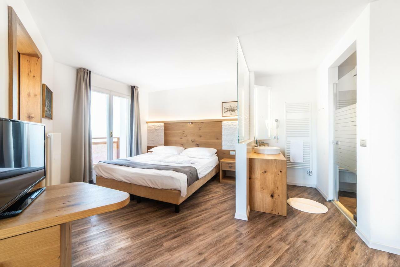 ואסון Hotel Montana מראה חיצוני תמונה