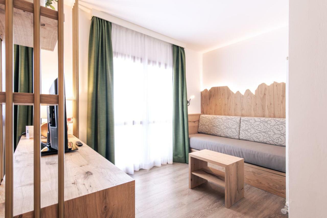 ואסון Hotel Montana מראה חיצוני תמונה