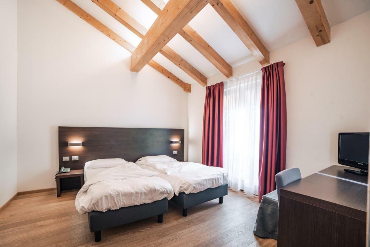 ואסון Hotel Montana מראה חיצוני תמונה
